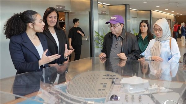 وزير مالية إندونيسيا الأسبق يزور مكتبة الإسكندرية