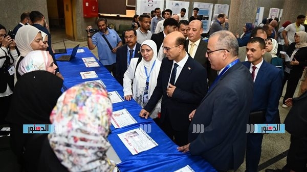 رئيس جامعة أسيوط يفتتح معرض مشروعات تخرج طلاب كلية الحاسبات والمعلومات ومعهد ITI
