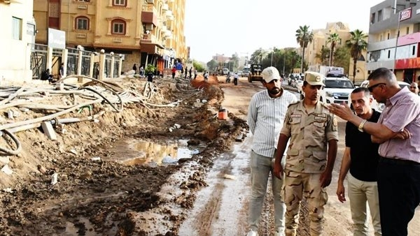 محافظ أسوان يتفقد مشروع تطوير وتوسعة وتجميل طريق السادات
