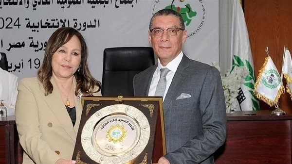الاتحاد الإفريقي للكرة الطائرة يختار ياسر قمر مستشارًا لمجلس إدارته