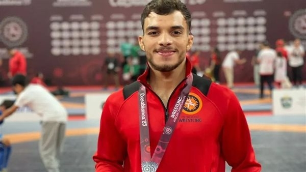 رئيس جامعة مدينة السادات تهنئ بطل المصارعة الحرة الفائز ببرونزية إفريقيا
