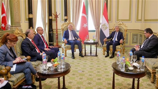 وزير السياحة ونظيرة التركي يبحثا سبل تعزيز التعاون المشترك
