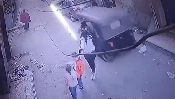 15 ثانية مرعبة.. القصة الكاملة لتريند فيديو خطف طفل فى "توك توك"
