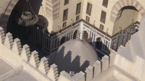 ما حكم البناء فوق سطح المسجد؟
