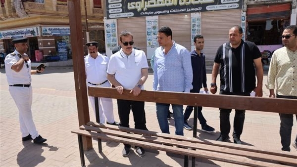 محافظ المنوفية يتفقد أعمال رصف وتطوير طريق 21