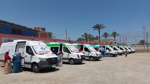 الكشف الطبي بالمجان على 1575 مواطنا في قافلة طبية بدمياط