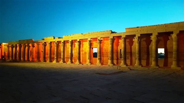 أسوان تشارك في فعاليات اليوم العالمي لأنيميا البحر المتوسط بإضاءة معبد فيله باللون الأحمر