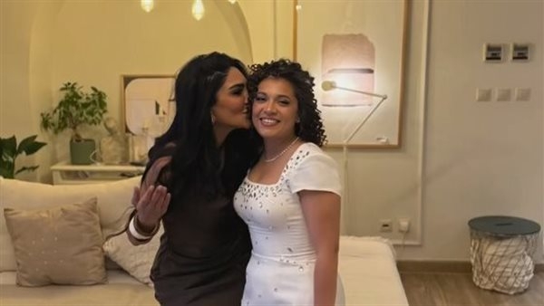 بعد تصريحاتها المثيرة للجدل.. رحمة أحمد تحتفل بعيد ميلاها وسط النجوم (صور)