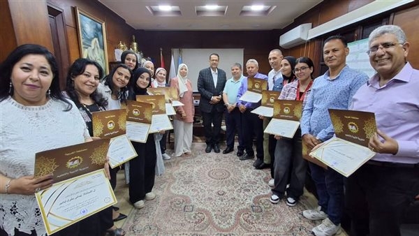 وكيل تعليم الغربية يكرم الطلاب والمشرفين الفائزين بـ"المعرض الجمهوري"