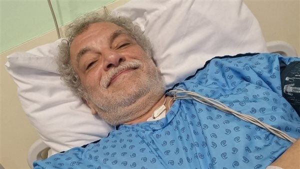 جراحة دقيقة في القلب.. المخرج أشرف فايق في غرفة العمليات (صورة)