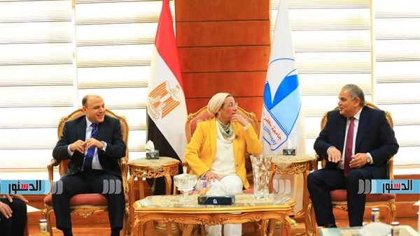 قبيل مؤتمر مستقبل أخضر.. رئيس جامعة كفر الشيخ يستقبل وزيرة البيئة