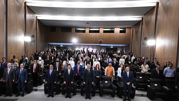 "رئيس الوزراء" يستقبل 150 شابًا وفتاة من القيادات الشبابية من 80 دولة