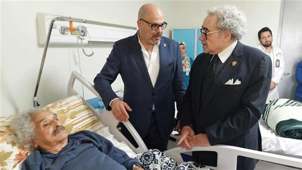 شكرًا لوزيرى الصحة والثقافة.. أسرة صنع الله إبراهيم تؤكد نجاح عملية المفصل