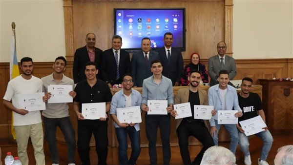 رئيس جامعة الإسكندرية يشهد احتفالية تكريم الطلاب الفائزين بجائزة المرحوم الدكتور منير قنصوة