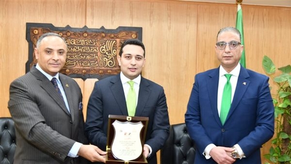 محافظ الفيوم يكرّم عددًا من الرموز الأوليمبية
