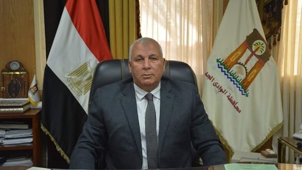 محافظ الوادي الجديد: إجراءات لتوفير خدمات الكهرباء بانتظام بالفرافرة