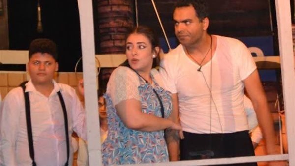 "عشاق المترو".. عرض مسرحي اعتمد تقنيات كسر الجدار الرابع