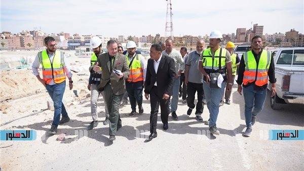 محافظ مطروح يتفقد الأعمال الجارية لتطوير كوبرى روميل