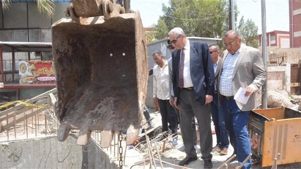 محافظ الغربية يتابع أعمال مشروع الصرف الصحي بمنطقة منشية التحرير بسمنود