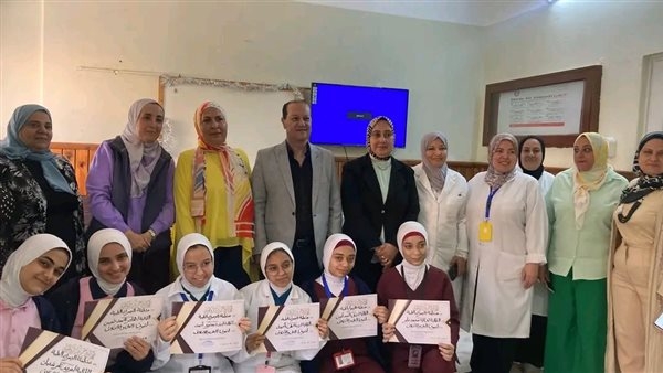 تكريم الطالبات المثاليات بمدرسة رأس التين الثانوية للتمريض ضمن فعاليات اليوم العالمي للتمريض
