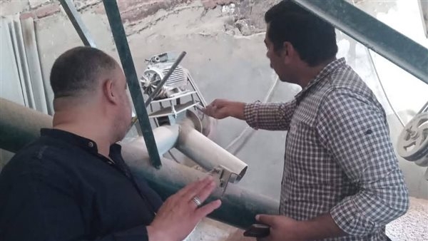 ضبط 37 طنًا من الأعلاف مجهولة المصدر داخل مصنع غير مرخص في أشمون