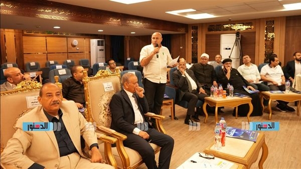 محافظ أسيوط يترأس اجتماع اللجنة العليا للتغيرات المناخية
