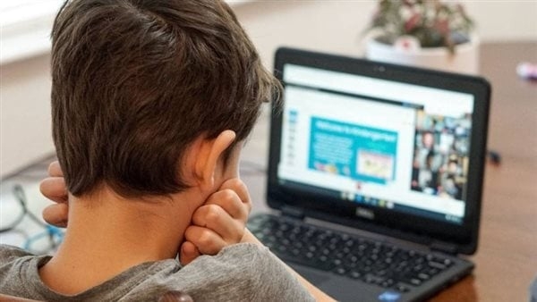الوجه المظلم للإنترنت.. كيف تحمي طفلك من التنمر الإلكتروني ؟