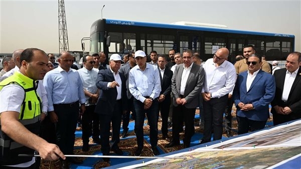الأكبر من نوعه في العالم.. رئيس الوزراء يفتتح مصنعًا للضفائر الكهربائية بالعاشر