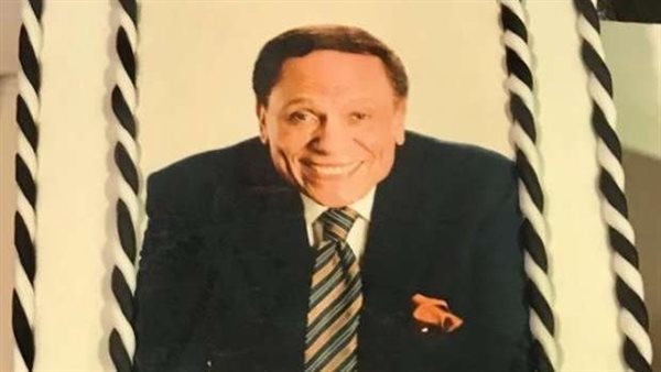 عادل إمام يُطفئ شمعته الـ85 بحضور الأهل والأصدقاء المقربين
