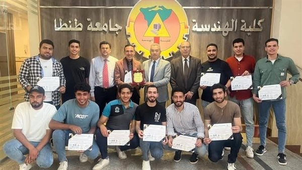 عميد هندسة طنطا يهنئ الفريق الفائز بمسابقة الابتكارات البيئية