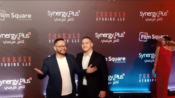أحمد رزق ونجله ولقاء الخميسي رفقة زوجها بالعرض الخاص لـ"المشروع X"