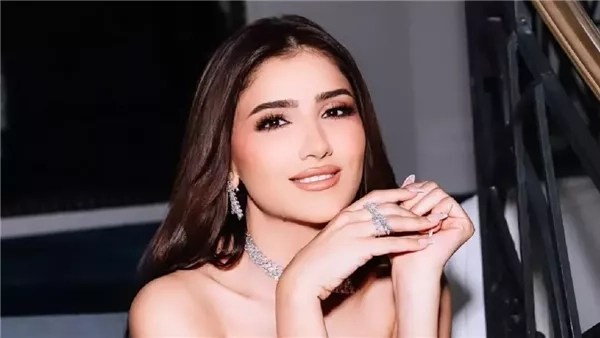 مى عمر تخطف الأنظار بإطلالة بيضاء أنيقة فى أحدث ظهور لها