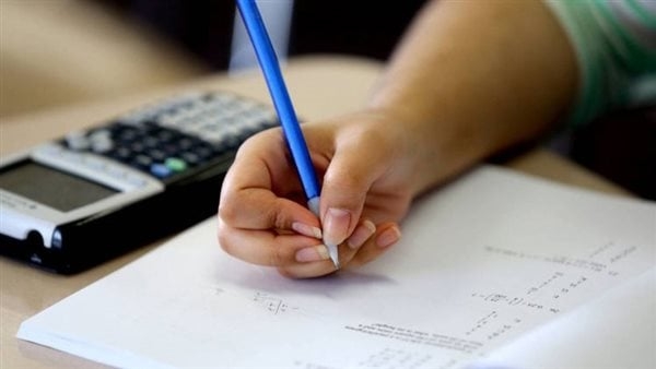 رابط مباشر لنماذج امتحانات الصف الأول الثانوي 2025 الترم الثاني PDF.. تحميل مجاني لجميع المواد