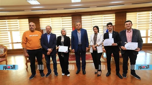 بعد فوزه في المسابقة الدولية للابتكارات الذكية البيئية.. تكريم فريق "ذكاء اصطناعي" بجامعة كفر الشيخ