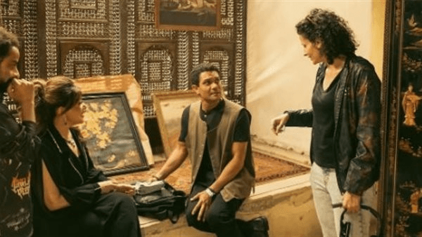 خطة سرقة لوحة شهيرة.. كواليس تصوير "إن غاب القط" لآسر ياسين