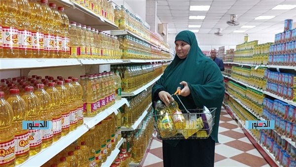 منافذ المجمعات الاستهلاكية تواصل فتح أبوابها للجمهور