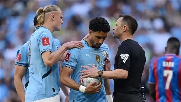 مدافع كريستال بالاس يكشف حديثه مع هالاند بعد ضياع ركلة جزاء مرموش