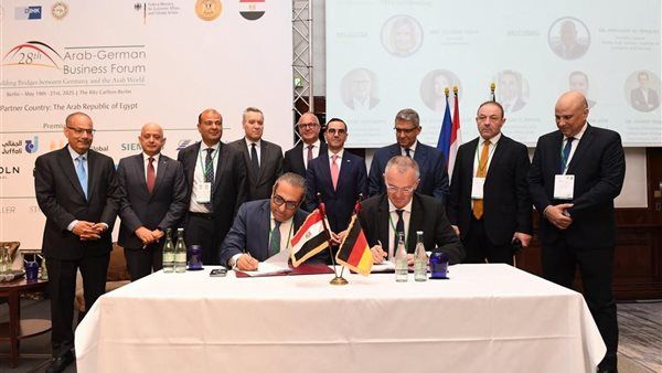 توقيع عقد لإدارة وتشغيل مرفق المياه والصرف الصحي بالعاصمة الجديدة