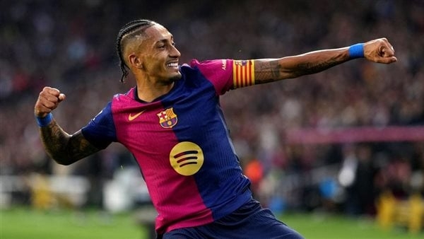"ذا أثلتيك": ثلاثي برشلونة يحصدون جائزة الأفضل.. وصلاح يزين التشكيل المثالي للقارة العجوز