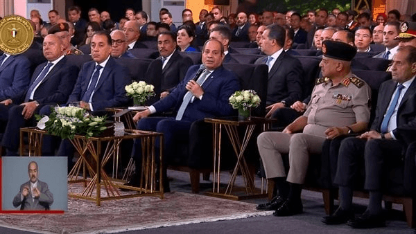 السيسي: نبذل جهودًا هائلة لتحويل الصحراء إلى أرض زراعية منتجة