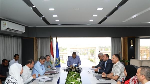محافظ أسوان: تقديم الدعم لإنجاح منظومة العمل بالمنطقة الصناعية بالعلاقى