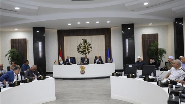 محافظ أسوان: مهلة أسبوع لسرعة الانتهاء من صرف جميع مستندات مشروعات الخطة الاستثمارية