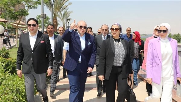 محافظ بني سويف يصطحب رئيسة المجلس القومي للمرأة في جولة تفقدية بالممشى السياحي للكورنيش