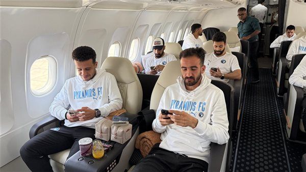 بعثة بيراميدز تغادر مطار القاهرة في طريقها لجنوب إفريقيا (صور)