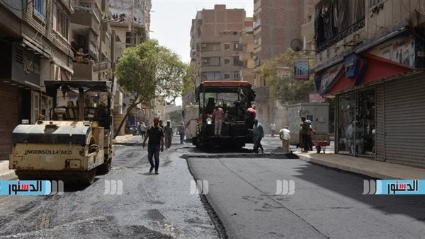 محافظ أسيوط يتابع تطوير ورصف شارع 26 يوليو وتفرعاته