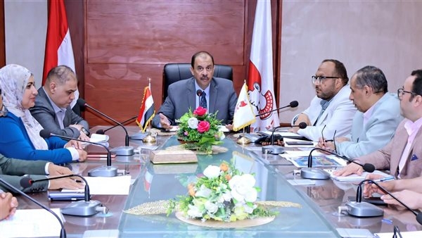 محافظ سوهاج يتابع مشروع الصرف الصحي بقرية قلفاو