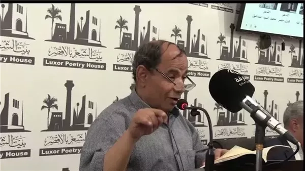 صاحب"كائنان في انتظار البعث".. محمد السيد إسماعيل مُعلم لغة عربية تفرغ للشعر ودراسة النقد