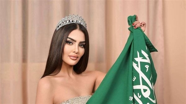 ملكة جمال السعودية تتحايل بذكاء في "عرض المايوه" بمسابقة عالمية