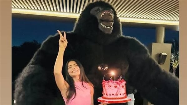 أسماء جلال تحتفل بعيد ميلادها الـ30 بإطلالة ساحرة