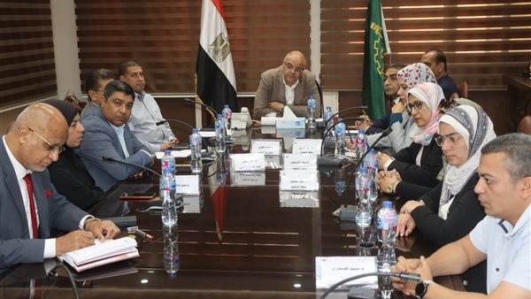 محافظ القليوبية يبحث سبل تعظيم الاستفادة من الواجهة الشاطئية بكورنيش نهر النيل
